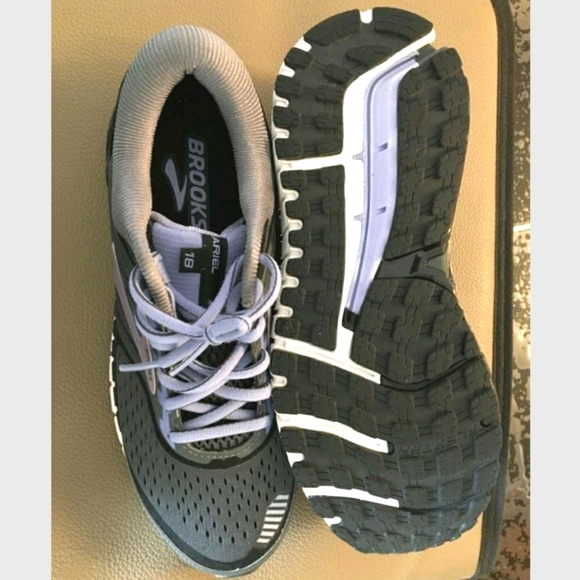 Brooks Sneakers🛍 - Picture 3 of 10